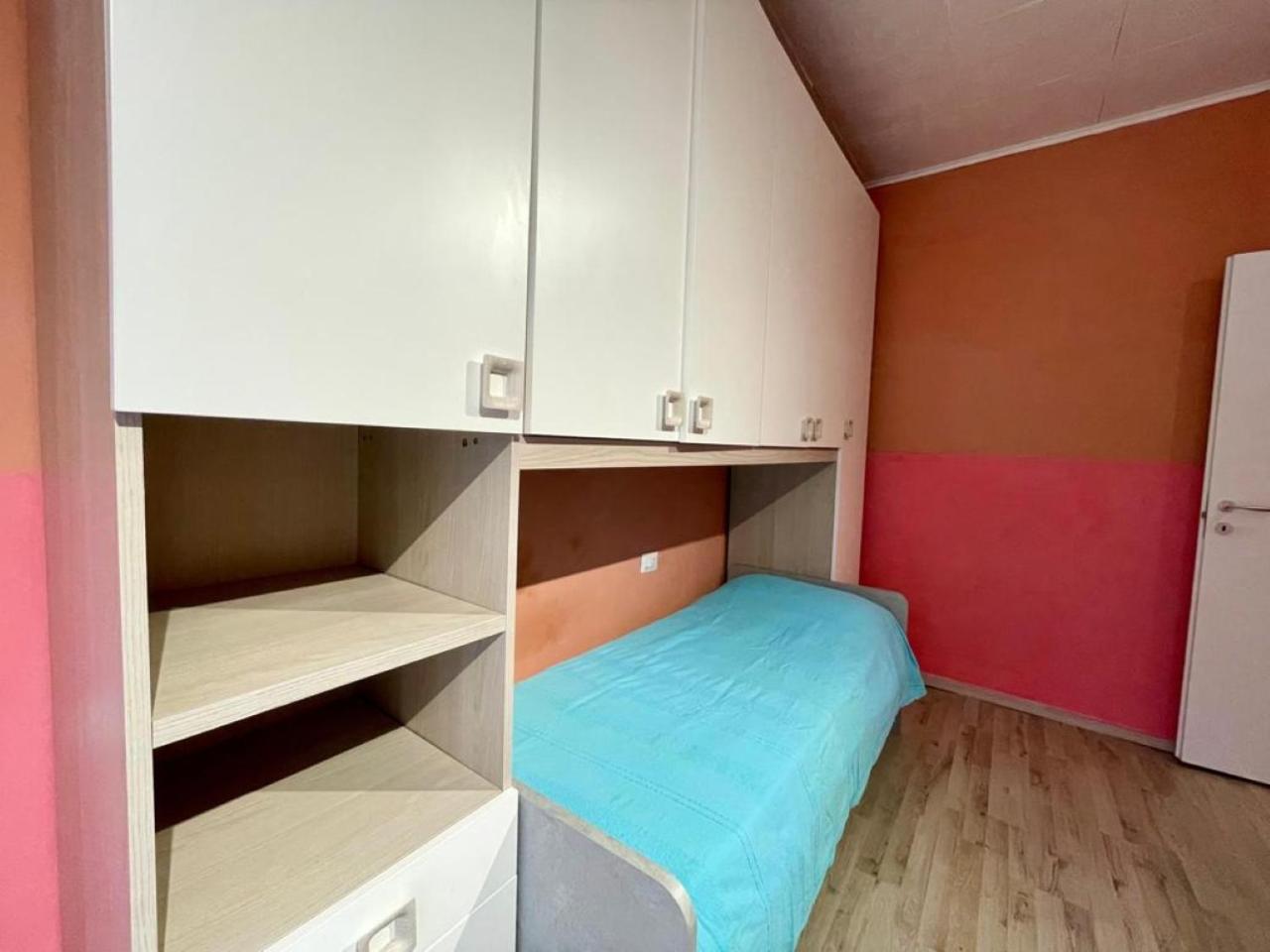 The Orange Housing In Como Exterior photo